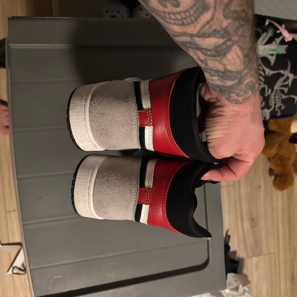 Nike White and Black Sneakers with Red Accents - Picture 4 of 4